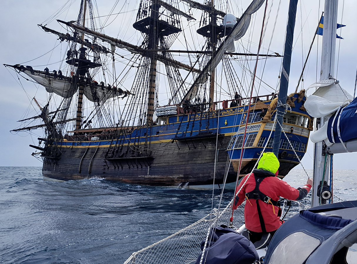 Sailing boat rescued by the Götheborg
